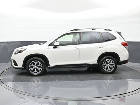Used 2024 Subaru Forester Premium AWD/4WD image 9