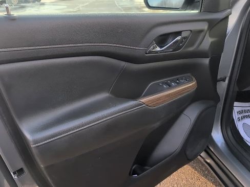 Used 2020 GMC Acadia SLE w/ LPO, Floor Liner Package image 16