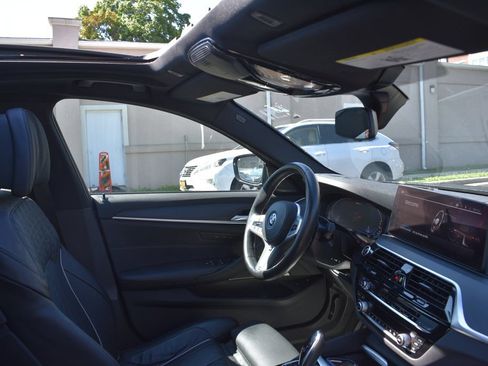 Used 2023 BMW 530e xDrive AWD/4WD image 19