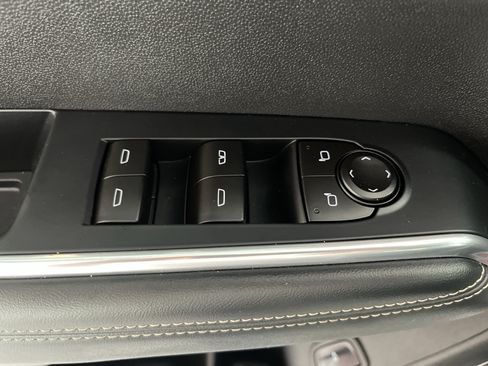 Used 2026 GMC Acadia Elevation w/ Elevation Premium Package FWD image 28