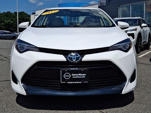 Used 2017 Toyota Corolla LE w/ Carpet Mat Package (TMS) FWD image 2