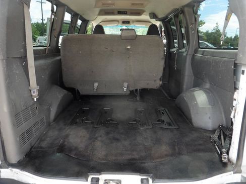 Used 2017 Chevrolet Express 3500 RWD image 14