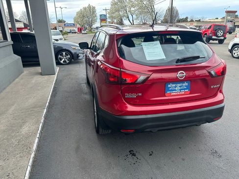 Used 2017 Nissan Rogue Sport SV w/ SV Premium Package image 42