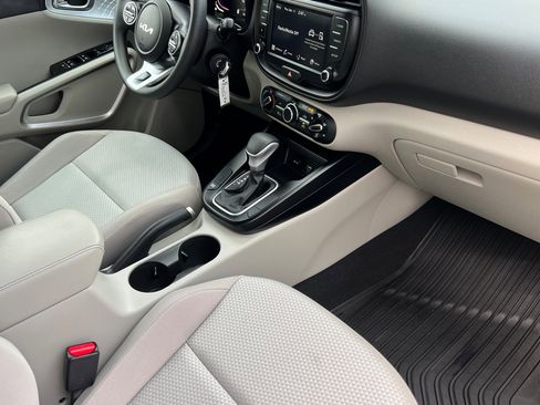 Used 2023 Kia Soul LX image 16