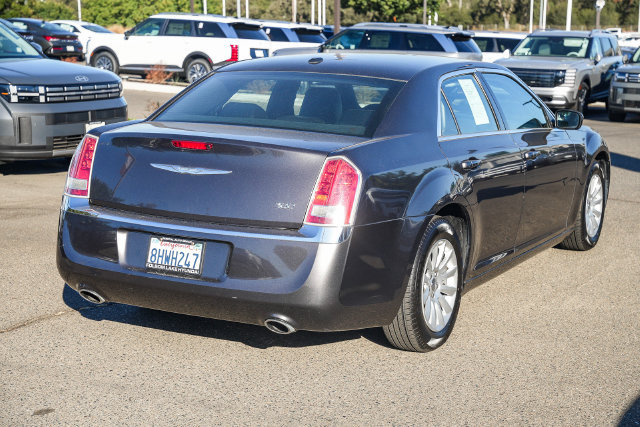Used 2014 Chrysler 300 RWD image 5