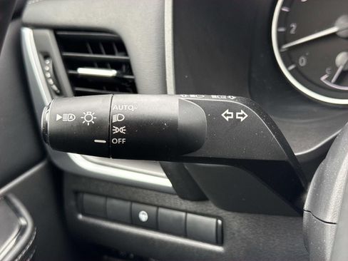 Used 2026 Nissan Rogue SV image 15