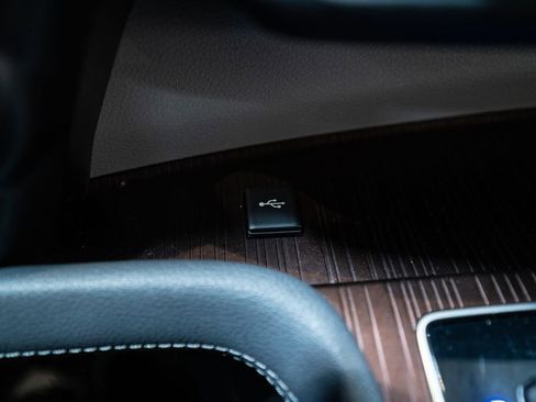 Used 2024 Toyota Sienna XLE image 27