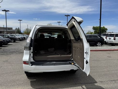 Used 2017 Lexus GX 460 w/ Navigation Package AWD/4WD image 10