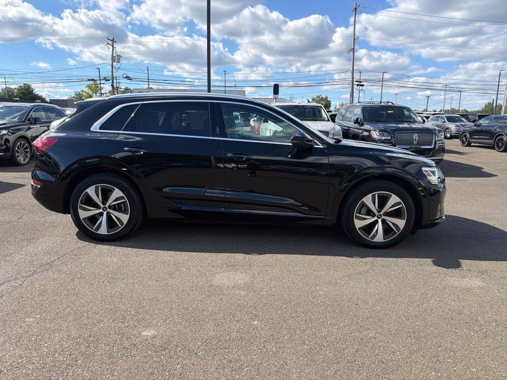 Used 2024 Audi Q8 e-tron Premium Plus w/ Premium Plus Package AWD/4WD image 6