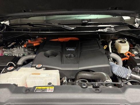 Used 2024 Toyota Tundra Platinum image 31