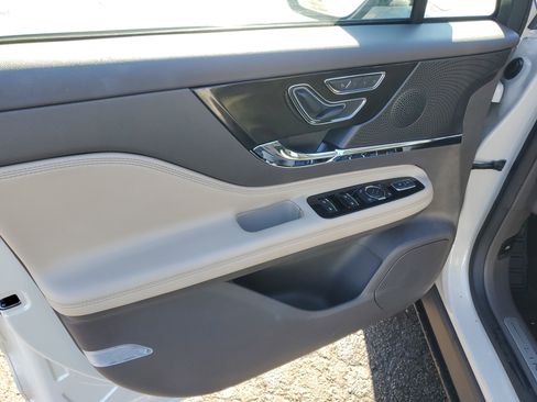 Certified 2024 Lincoln Corsair AWD w/ Equipment Group 101A image 10