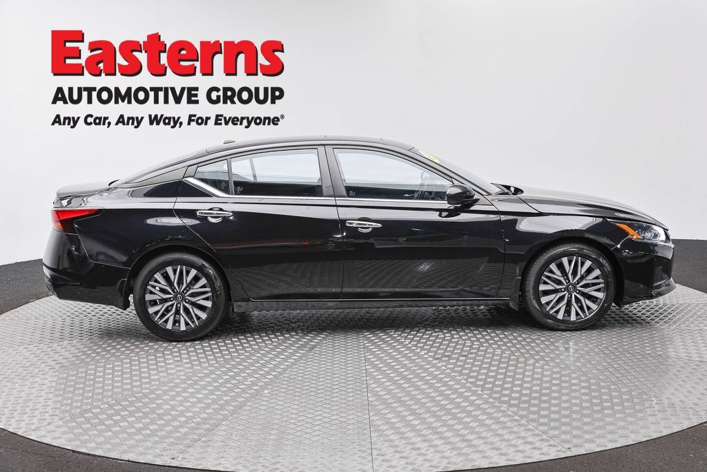 Used 2024 Nissan Altima 2.5 SV w/ SV Premium Package FWD image 4