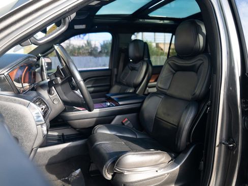 Used 2018 Lincoln Navigator Reserve w/ Technology Package image 25