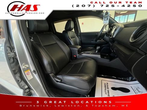 Used 2018 Toyota Tacoma TRD Off-Road AWD/4WD image 12