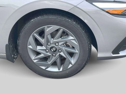 Used 2024 Hyundai Elantra SEL image 9