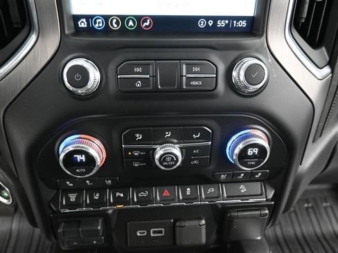 Used 2022 GMC Sierra 3500 Denali w/ Denali Ultimate Package image 18