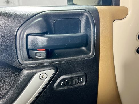 Used 2016 Jeep Wrangler Unlimited Sahara w/ Max Tow Package image 15