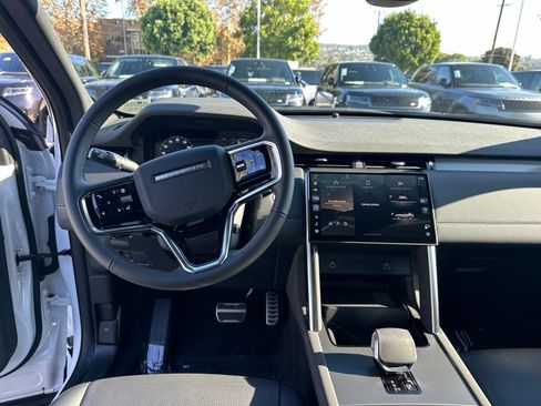 Certified 2025 Land Rover Discovery Sport Dynamic SE AWD/4WD image 15