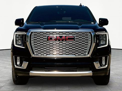 Used 2021 GMC Yukon Denali w/ Denali Premium Package AWD/4WD image 2