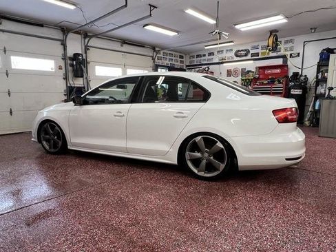 Used 2015 Volkswagen Jetta S image 2