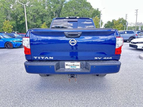 Used 2018 Nissan Titan SV w/ SV Convenience Package AWD/4WD image 5