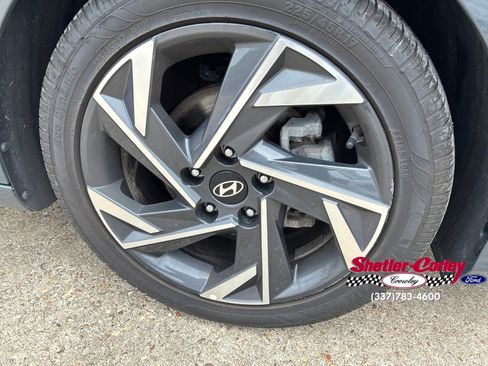 Used 2024 Hyundai Elantra Limited FWD image 2