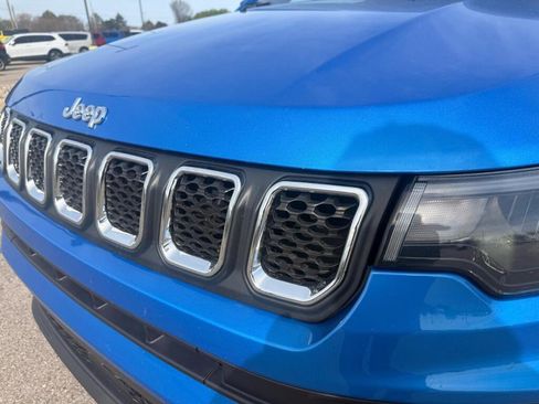 Used 2023 Jeep Compass Latitude AWD/4WD image 8