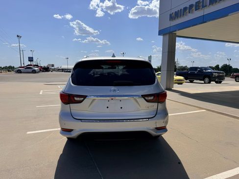 Used 2020 INFINITI QX60 Luxe w/ Essential Package FWD image 7