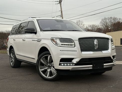 Used 2019 Lincoln Navigator Reserve image 2