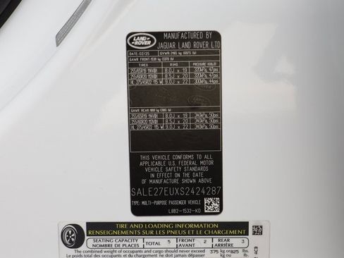 Used 2025 Land Rover Defender 110 X-Dynamic SE image 24