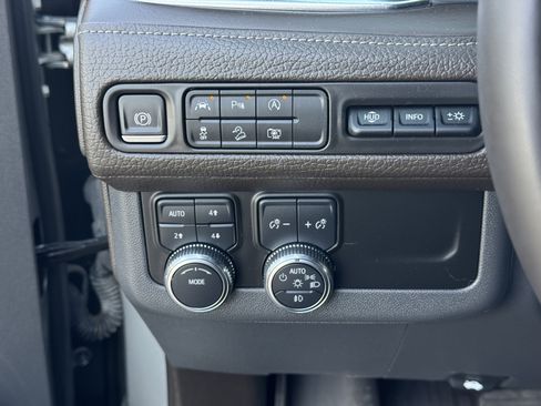 Used 2024 GMC Yukon Denali image 26