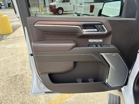 Used 2024 GMC Sierra 1500 Denali w/ Technology Package AWD/4WD image 40