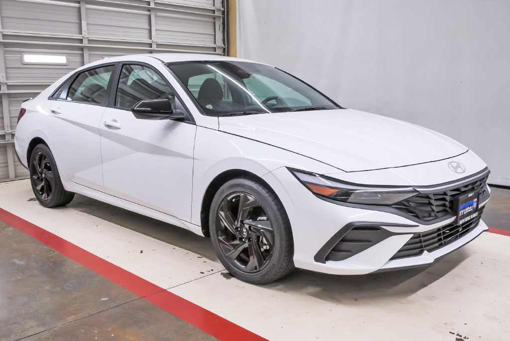 Certified 2026 Hyundai Elantra Sport FWD image 5