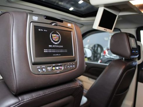 Used 2013 Cadillac Escalade Platinum AWD/4WD image 3