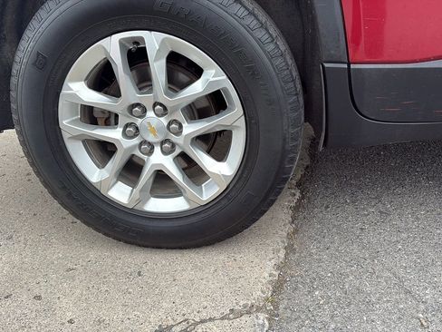 Used 2018 Chevrolet Traverse LT AWD/4WD image 9