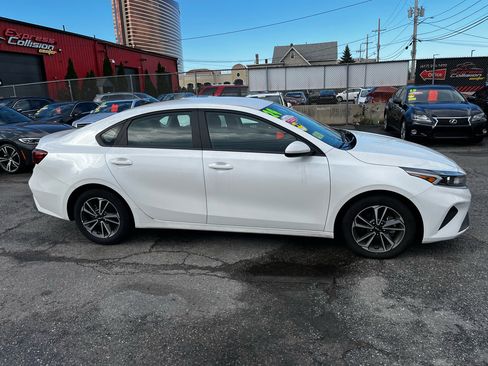 Used 2024 Kia Forte LXS image 3