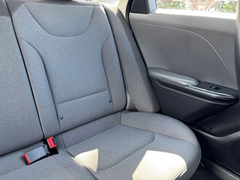 Used 2025 Kia K4 FWD image 36