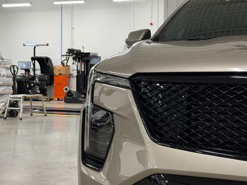 Certified 2025 Cadillac XT4 Sport FWD image 11