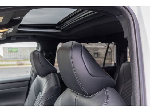 Used 2023 Toyota Highlander XSE image 19