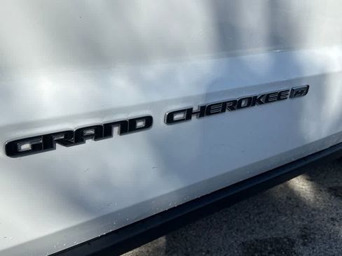 Used 2022 Jeep Grand Cherokee Limited w/ Tech Group RWD image 8