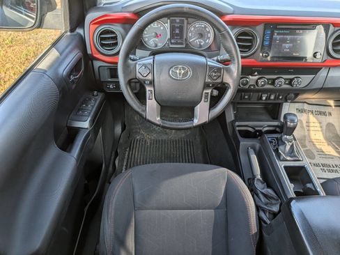 Used 2019 Toyota Tacoma TRD Sport AWD/4WD image 11