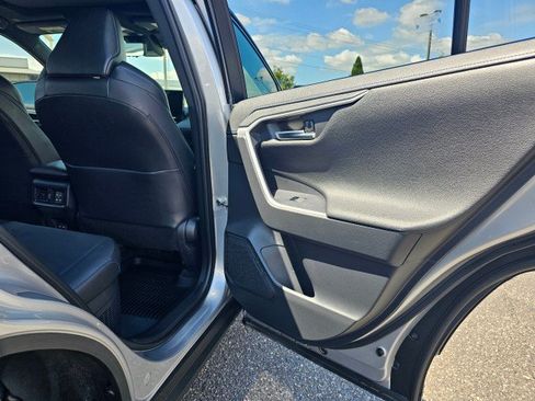 Used 2023 Toyota RAV4 XSE AWD/4WD image 15