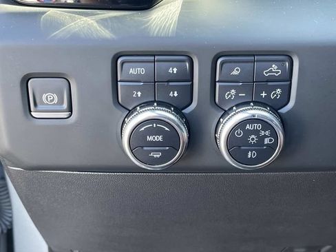Used 2024 GMC Sierra 1500 AT4 w/ Technology Package AWD/4WD image 38
