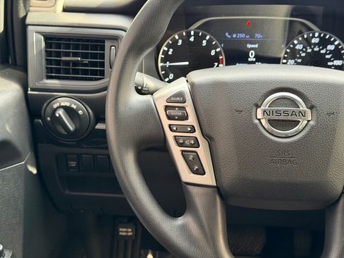 Used 2022 Nissan Titan SV AWD/4WD image 27