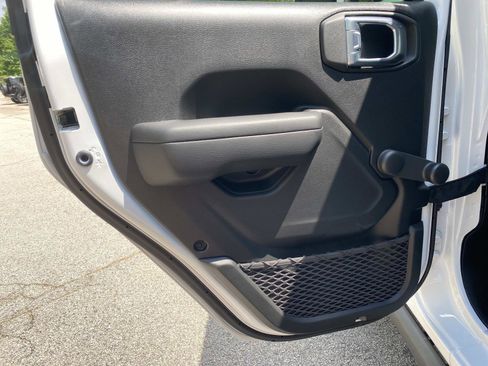 Used 2024 Jeep Wrangler Sport AWD/4WD image 16