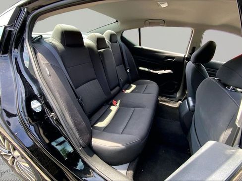 Used 2024 Nissan Altima 2.5 SV FWD image 17