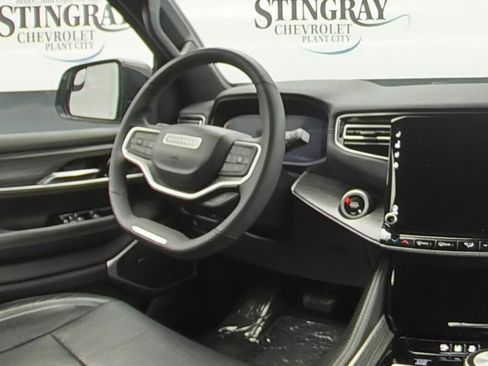 Used 2024 Jeep Wagoneer L Series II w/ Flexible Seating Group AWD/4WD image 16