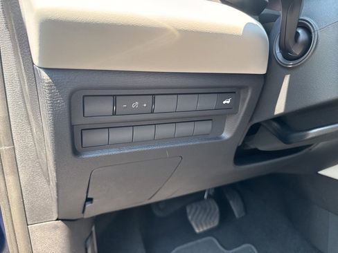 New 2025 Mitsubishi Outlander SE image 17