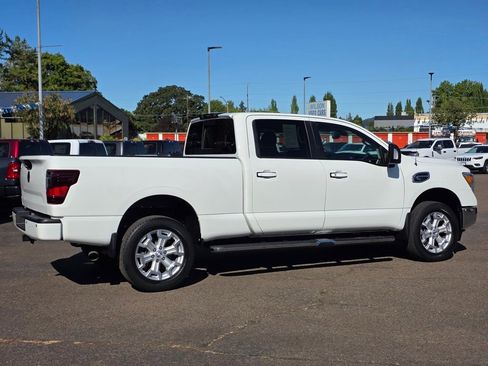 Used 2019 Nissan Titan SV w/ SV Convenience Package image 32