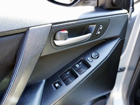 Used 2012 MAZDA MAZDA3 i Touring image 24